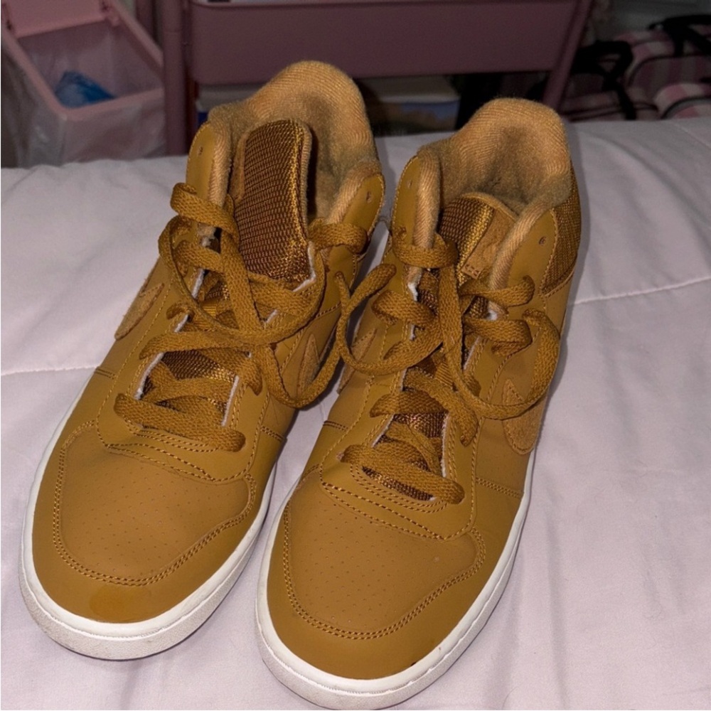 Nike High Too Brown/Tan High-Top Sneakers youth size 6 great condition